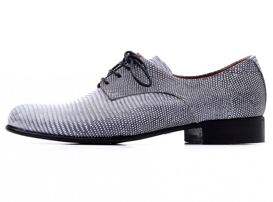 Chaussures pour femmes dans le style des hommes