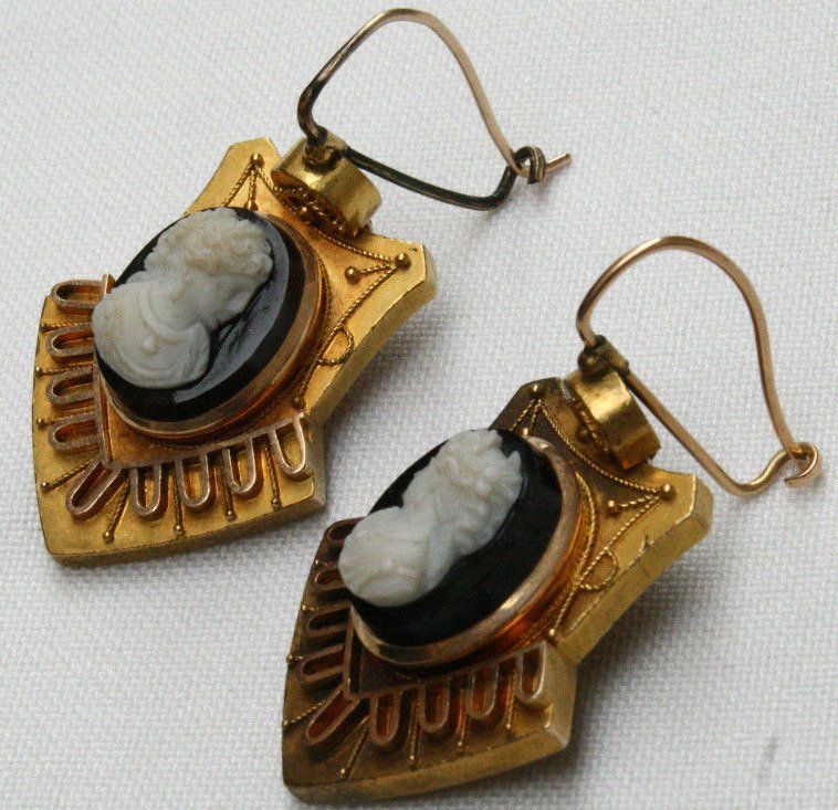 Camées en boucles d'oreilles