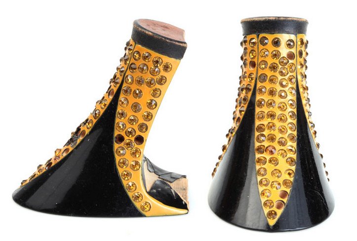 Talons décorés de strass, photo