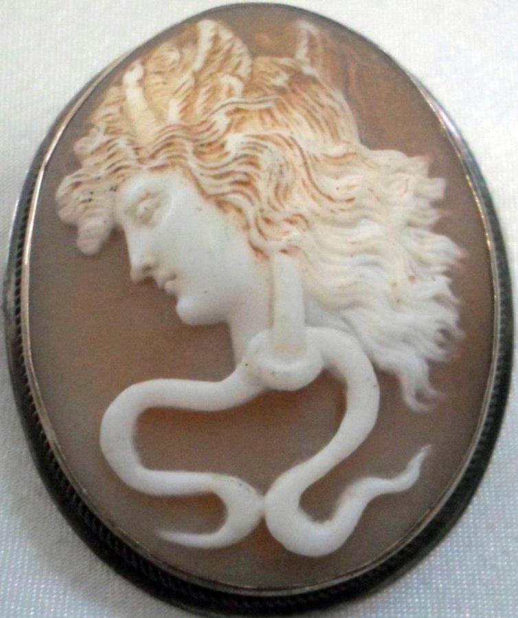 Broche camée