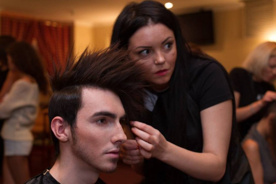 Modèles masculins et mannequinat d'affaires