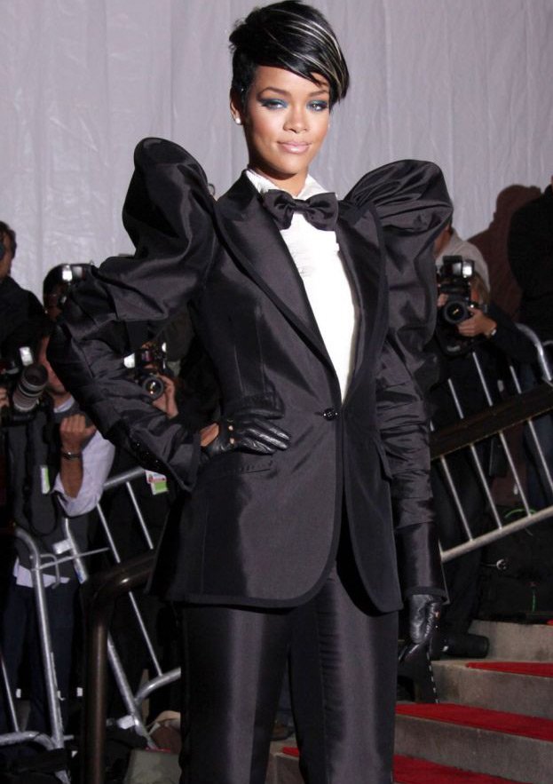 La chanteuse Rihanna et le papillon