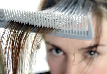 Peinture correcte des cheveux gris