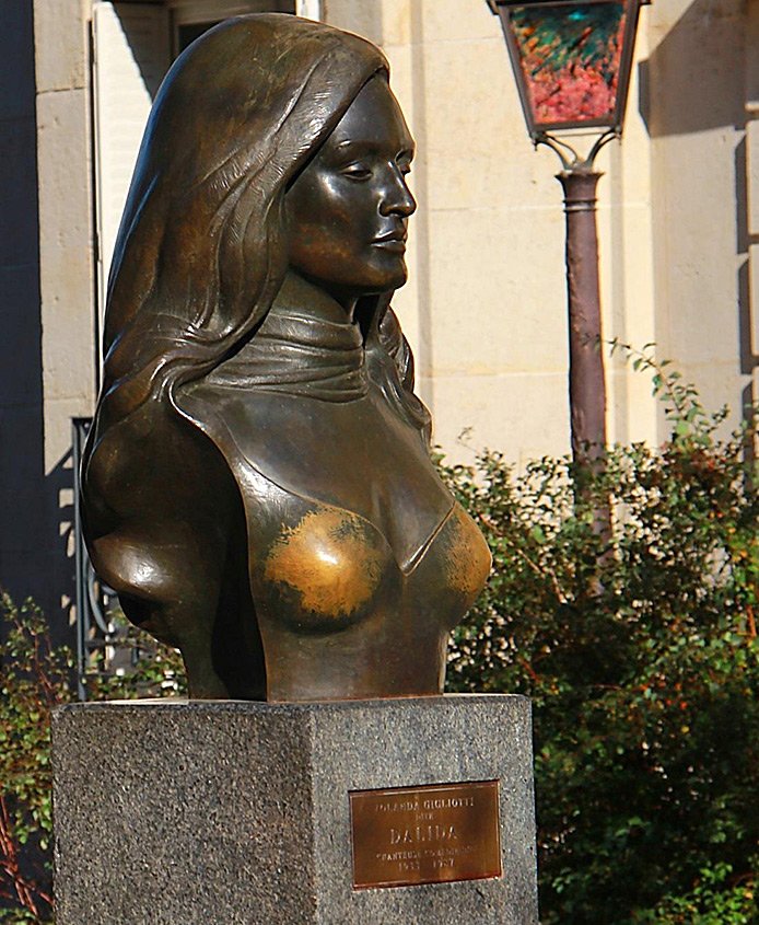 Monument à la chanteuse Dalida