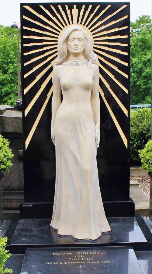 Monument à la chanteuse Dalida