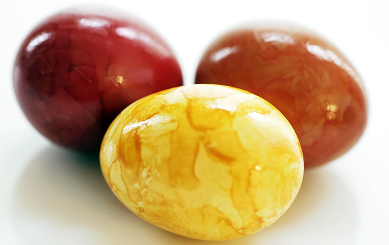 Peindre des oeufs de Pâques