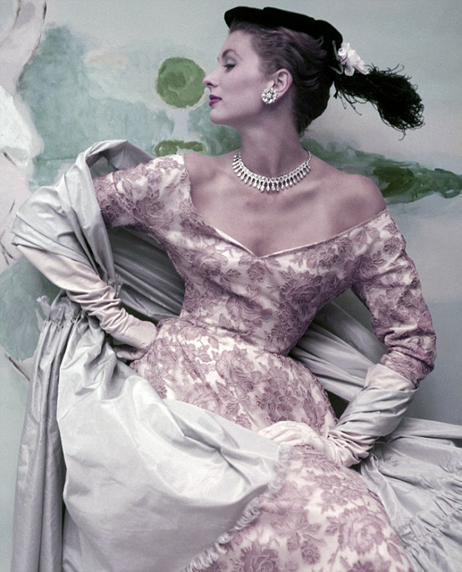 Robe avec décolleté