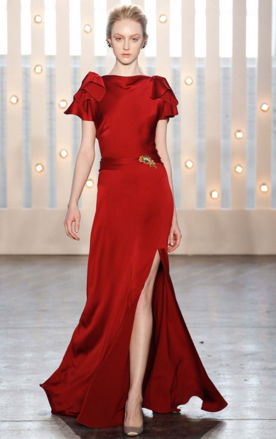 Robe rouge au sol 2025-2026