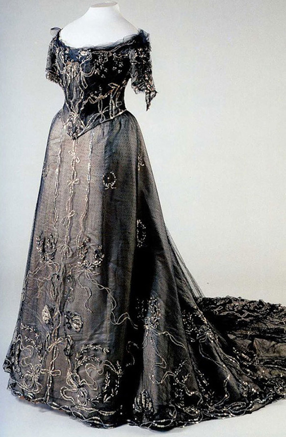 La robe du créateur Lamanova