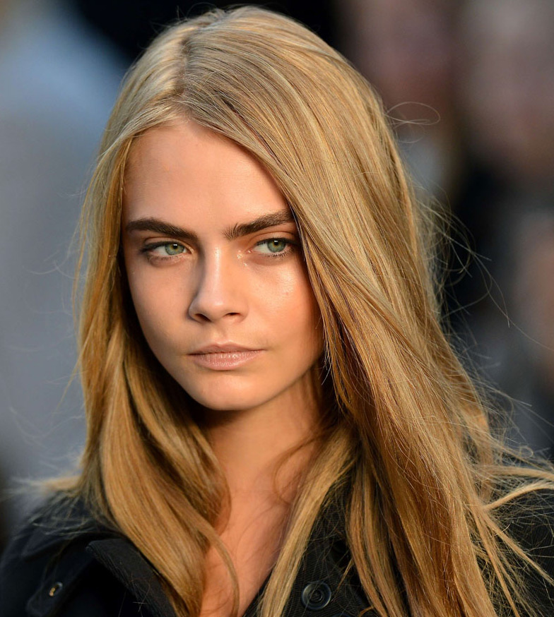 Les sourcils broussailleux de Cara Delevingne
