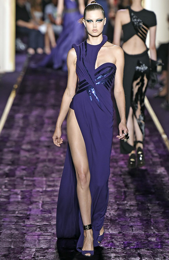 Robe violette Versace