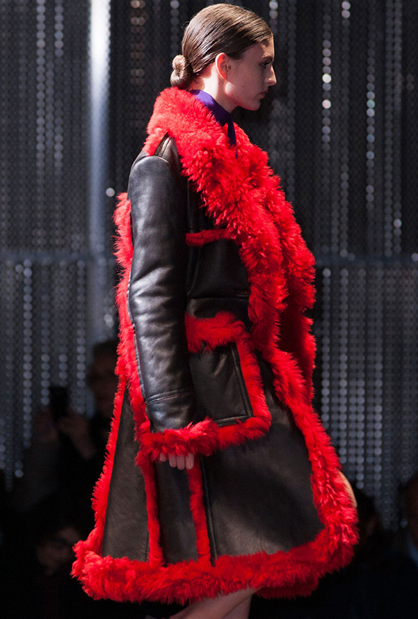 Manteau en peau de mouton pour femmes à la mode