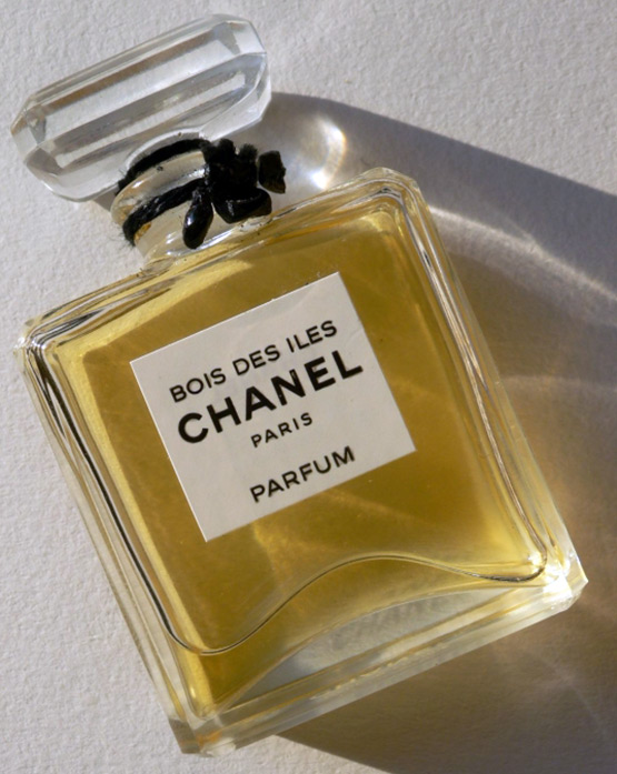 Chanel parfum - un parfum pour femme de Bois des Iles