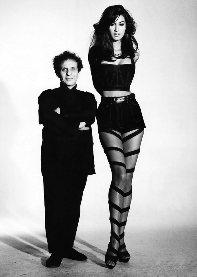 Designer Azzedine Alaya avec modèle