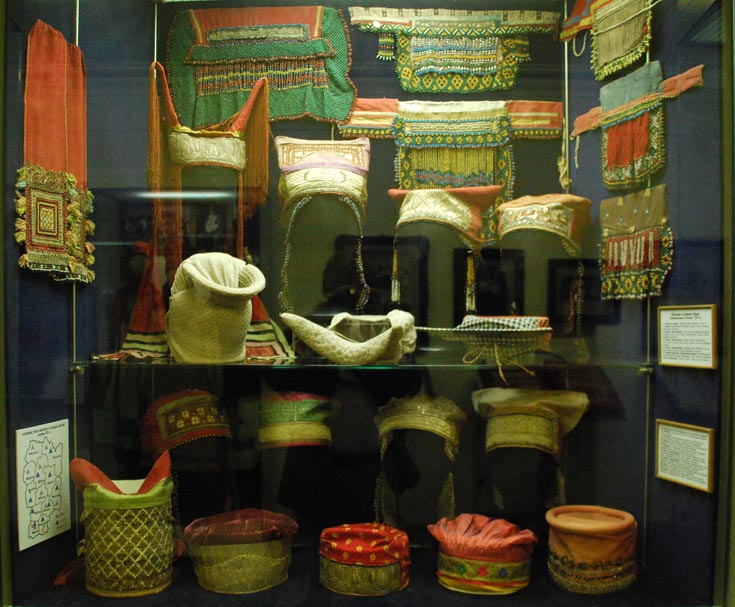 Coiffes de jeune fille et de femme de la Russie antique