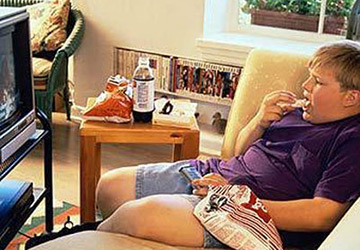 La télévision et Internet comme sources de popularité