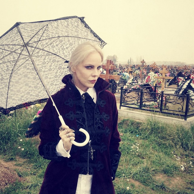 Julia Wang et la bataille des médiums