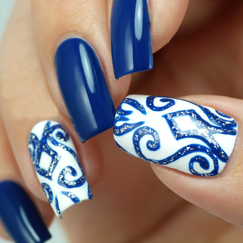 Manucure pour les dessins du Nouvel An