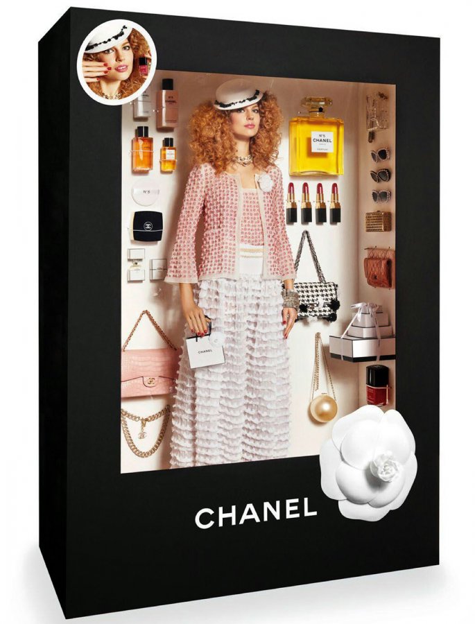 Modèle sous la forme d'une poupée de mode