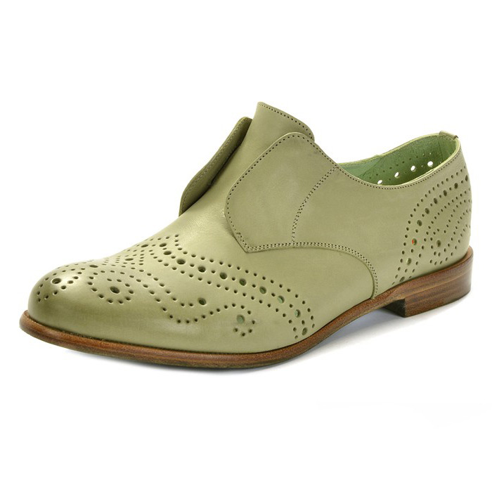 Chaussures pour femmes dans le style des hommes