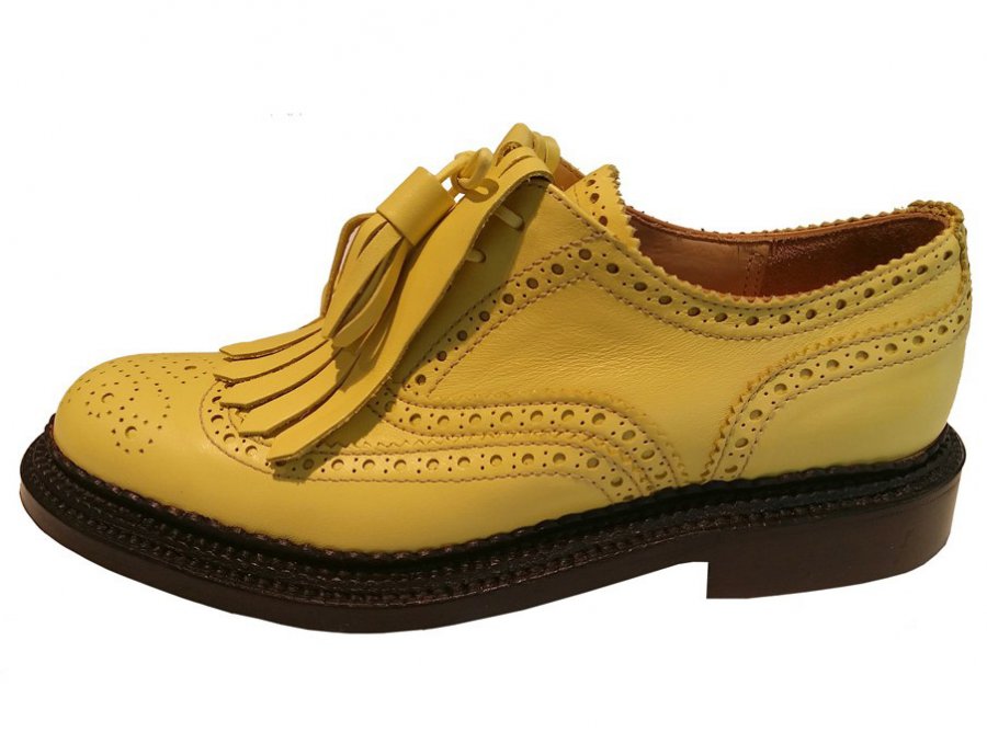 Chaussures pour femmes dans le style des hommes