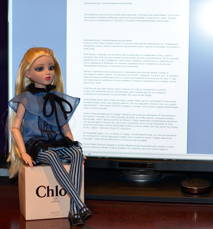 Belle poupée avec une humeur changeante