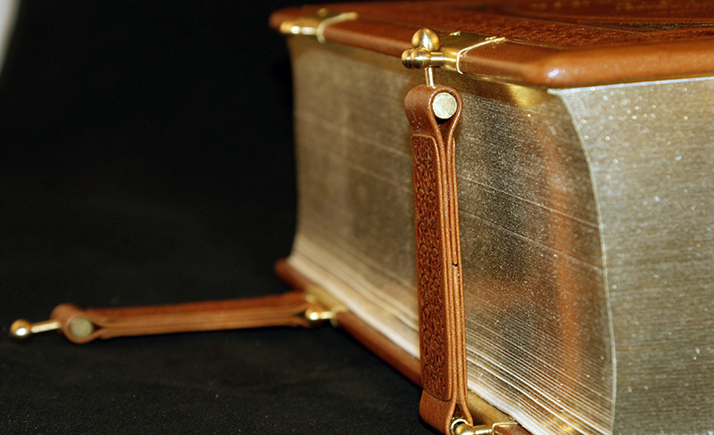 Réservez comme cadeau pour un homme et un garçon