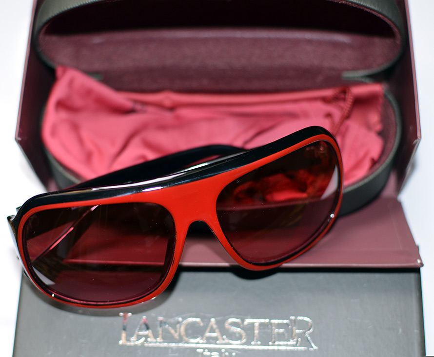 lunettes de soleil rouges
