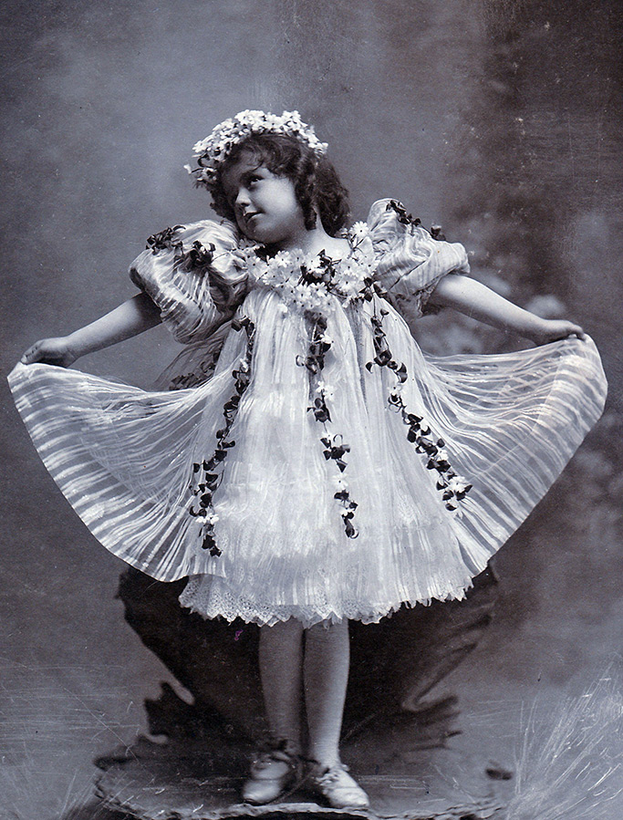 fille dans une belle robe