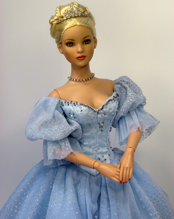 Belle et gentille poupée