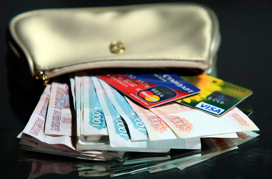 Comment économiser de l'argent et acheter des biens de manière rentable pendant une crise