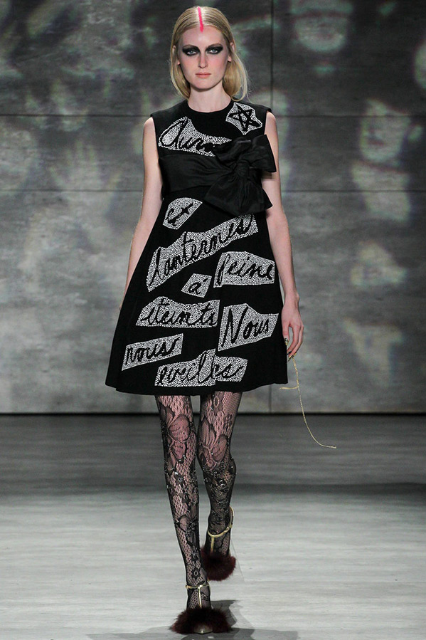 Robe avec nœud noir