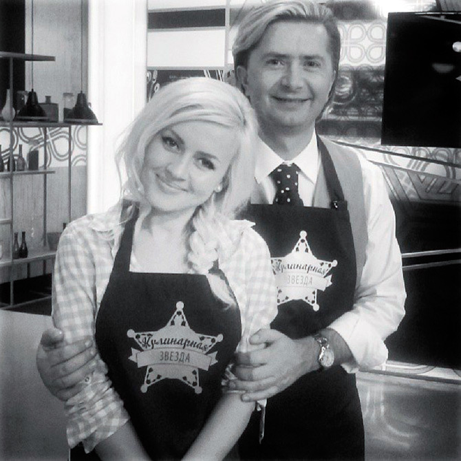 Actrice et chanteuse Sara Oaks