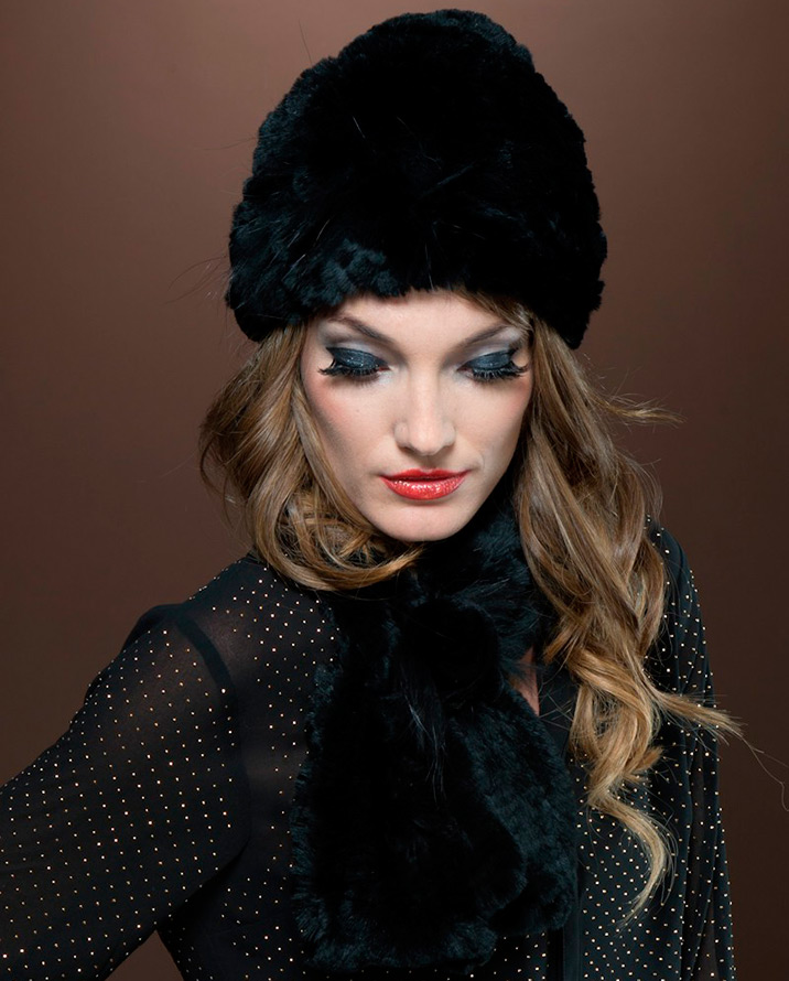 Chapeaux à la mode en fourrure tricotée