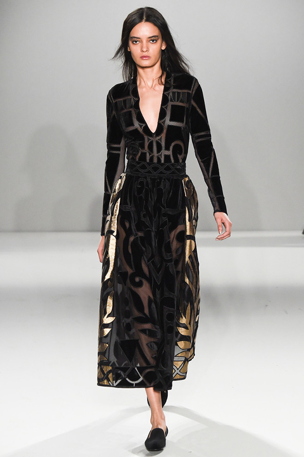 Robe sombre luxueuse