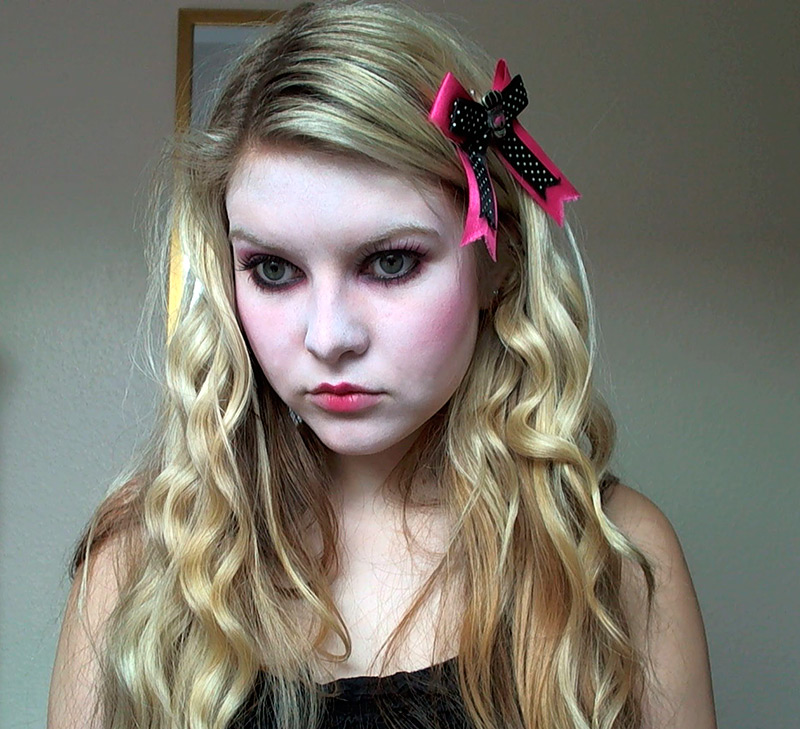 maquillage de poupée d'halloween