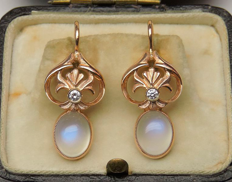 Boucles d'oreilles en or de l'URSS