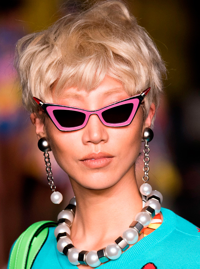 Boucles d'oreilles longues à la mode printemps-été 2026