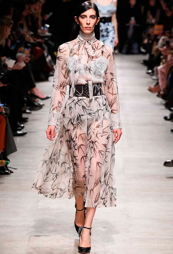 Robe longue transparente