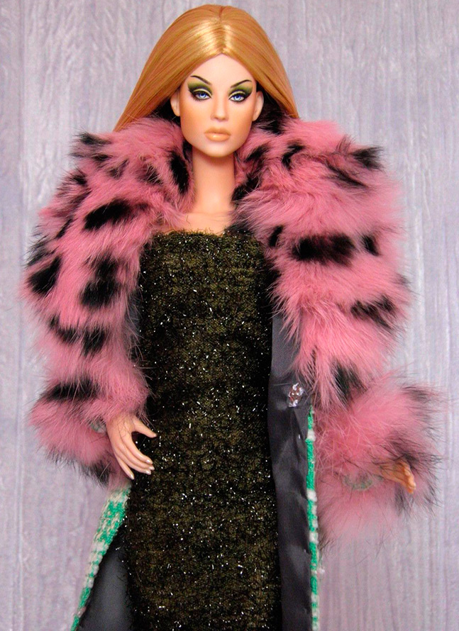 Robe chaude pour la poupée