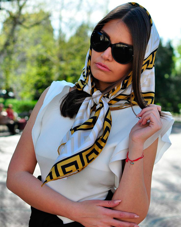 Comme c'est beau de nouer une écharpe