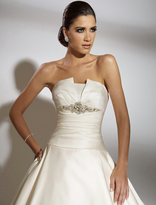 Robes de mariée scintillantes en strass