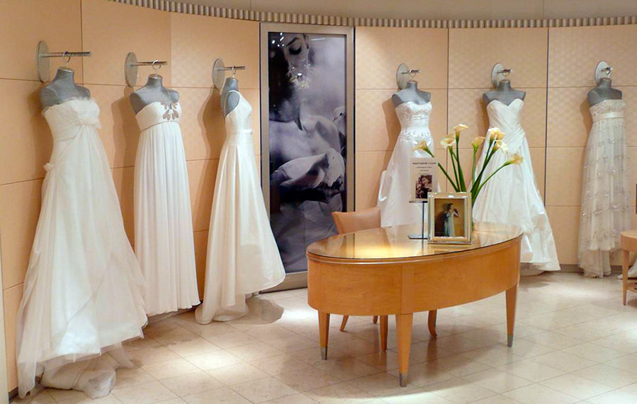 Nous créons un salon de location de robes de mariée et de soirée