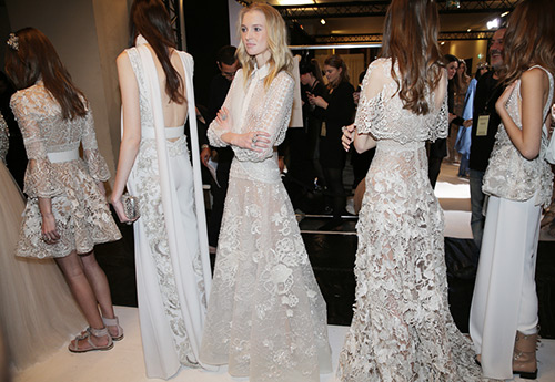 Plusieurs robes de mariée pour une mariée