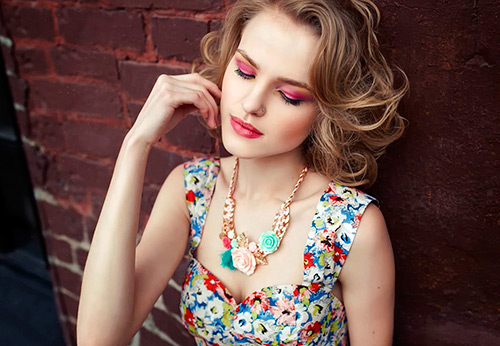 Perles et chaînes pour un look festif pour le 8 mars