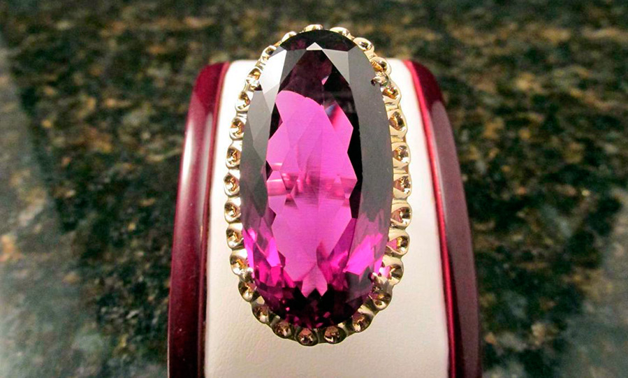 Bague avec pierre alexandrite