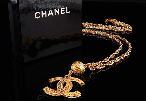 Colliers, perles et pendentifs Chanel
