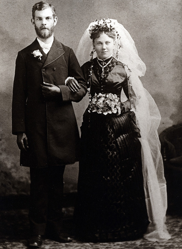 Mariée en robe noire