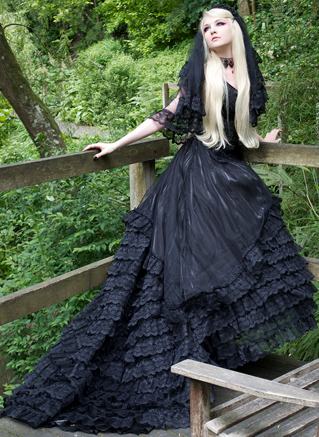 Robe de mariée noire