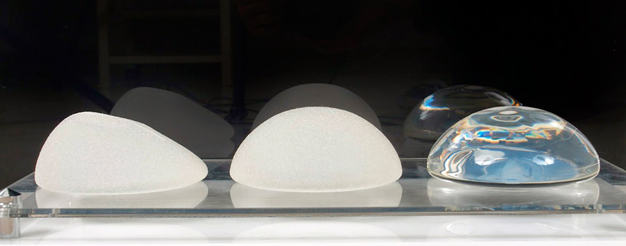 Pourquoi ça n'a plus de sens d'avoir des seins en silicone